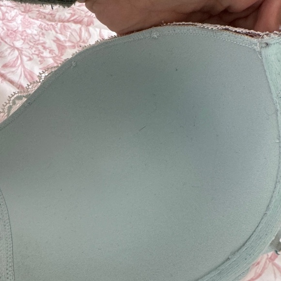 Victoria's Secret Pastel Lace Push Up Bra - Picture 9 of 9